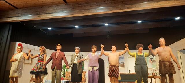 Das Ensemble des Rettensteintheaters feierte vergangenen Mittwoch eine gelungene Premiere.