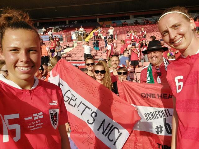 Tirols Asse im Österreichischen Nationalteam: Nicole Billa (links) und Kathi Schiechtl (links neben ihr Vater Christian). | Foto: Schiechtl