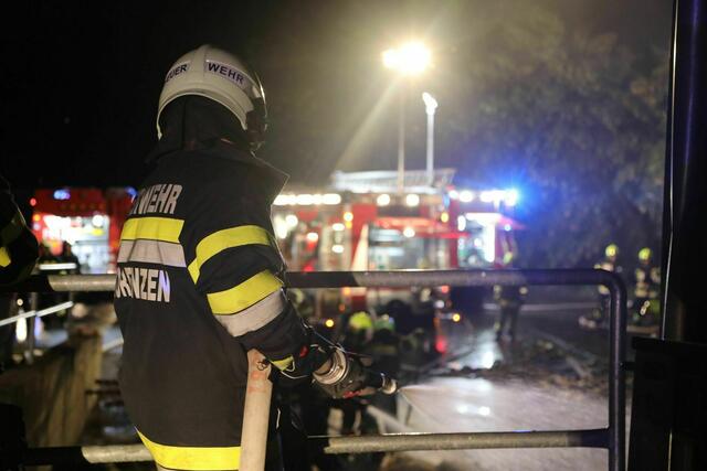 Zu einem drohenden Brand wurden insgesamt 87 Feuerwehrleute verständigt. | Foto: Thomas Zeiler
