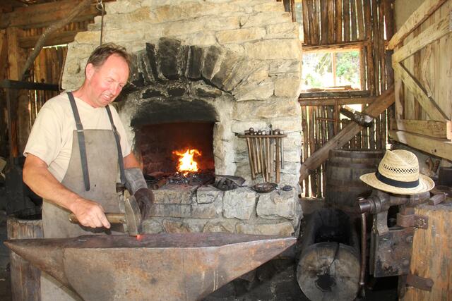 Der Schmiedemeister Herbert Schaflechner in seinem Element | Foto: Peter Pugganig