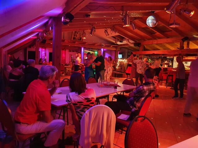 Gute Stimmung am Dancefloor und an den Tischen | Foto: Erika Kollmann-Till