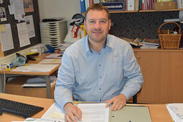 Werner Gabriel (SPÖ) ist seit 2012 Bürgermeister in der Gemeinde Schandorf.  | Foto: Michael Strini