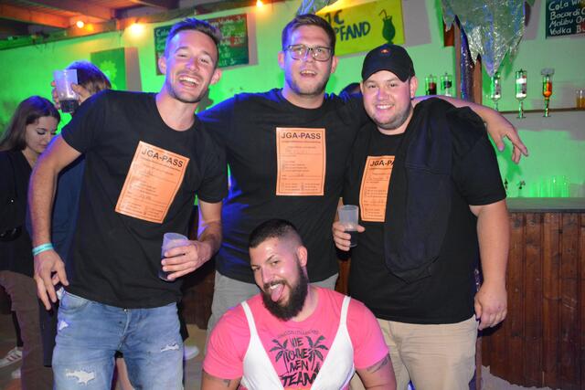 Auch ein Junggesellenabschied wurde bei der Party gefeiert | Foto: Jennifer Flechl