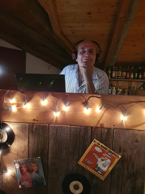 DJ Joe verbreitet beste Stimmung. | Foto: Erika Kollmann-Till
