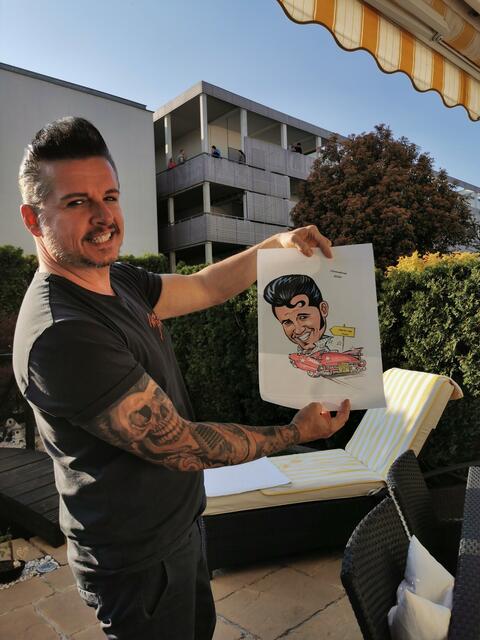 Diese Karikatur hat Pete Art von seinen Nachbarn als Dank für seine Konzerte im Garten erhalten. | Foto: Pete Art