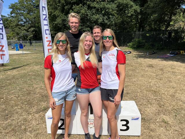 Die erfolgreichen österreichischen Athleten: Bis auf Matthias Köttl (hinten rechts), der für den WLUF startet, sind alle Wasserki-Asse vom WWSC Asten Ausee – von links: Nadine Schall, Thomas Paulmair, Vanessa Wenger und Bianca Schall. | Foto: Schall