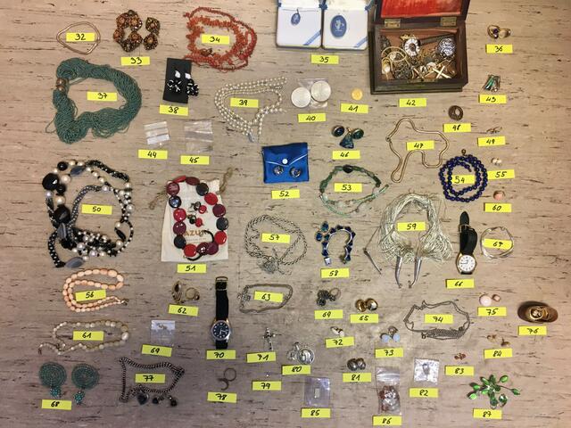Der Schmuck im Wert von ca. 10.000 € konnte vollständig sichergestellt werden. | Foto: Stadtpolizei Baden