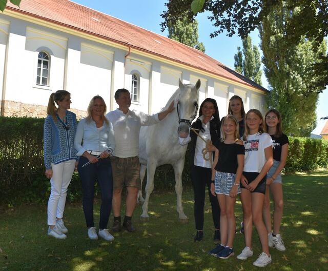 Eine Ausflug zu den Lipizzanern. | Foto: Sascha Koszednar/Spanische Hofreitschule