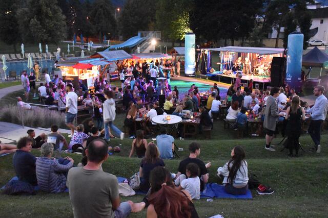 Viele Besucher feierten gemeinsam den 5. Geburtstag des neuen Telfer Bads. Live-Musik und Gaumenfreuden sorgten für Top-Stimmung. | Foto: Lair