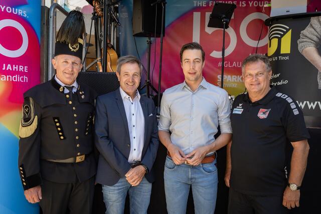 Helmut Peer (Obmann Stadtmusik), Helmut Rainer, MBA (Vorstandsdirektor Sparkasse Schwaz), Mag. Matthias Zitterbart (VBM Stadt Schwaz) und Mitveranstalter Klaus Hauser (Obmann Handball Tirol) freuten sich über das großartige Fest im Herzen der Silberstadt. | Foto: Foto Sparkasse