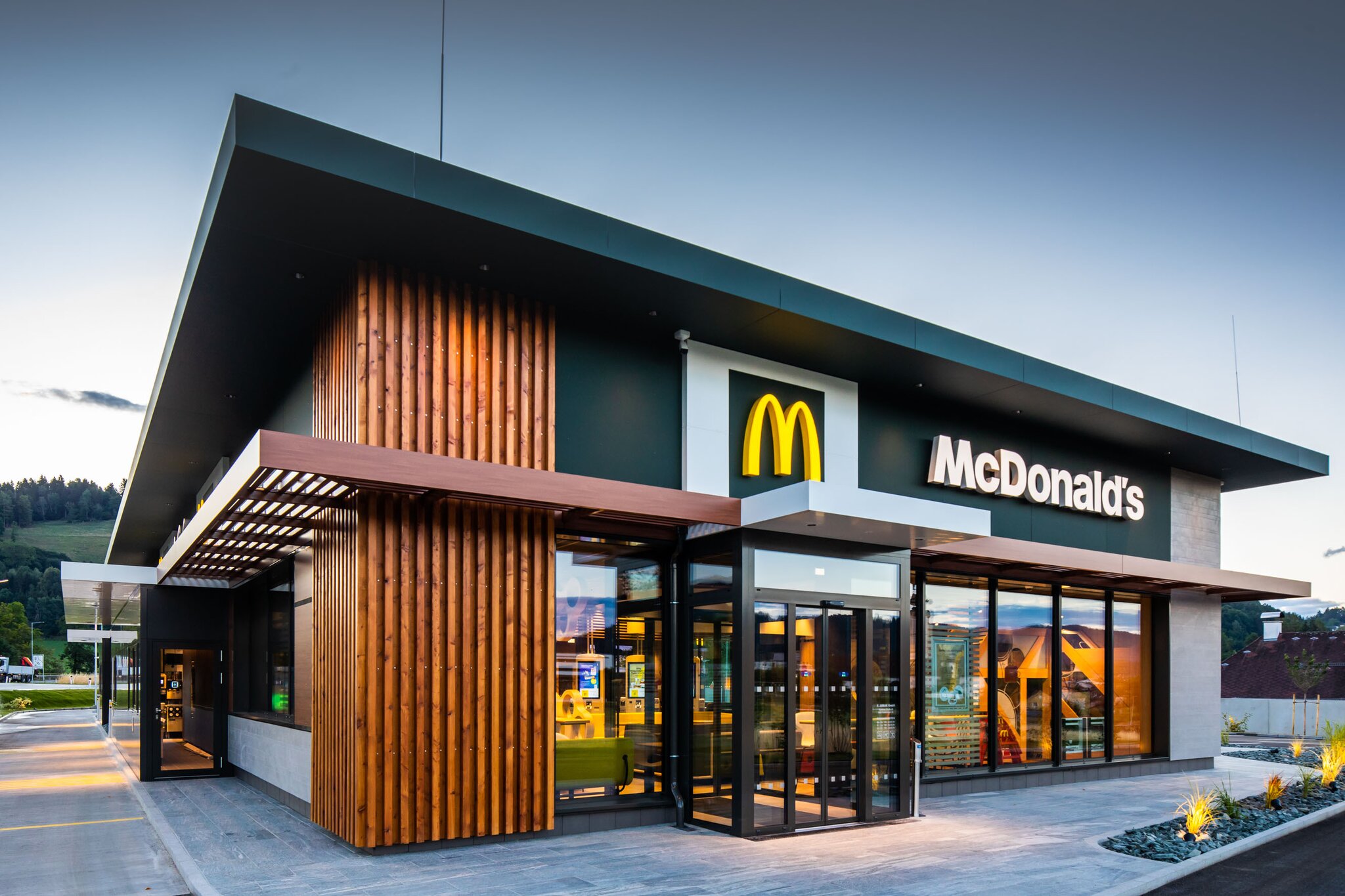 Eröffnung: Neues McDonald’s Restaurant lässt keine Wünsche offen ...
