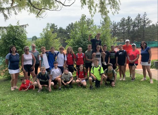 Die 2. Klasse der Sportmittelschule Bad Vöslau. Die Sportmittelschule führt auch Klassen ohne Sportschwerpunkt. Solche Klassen waren beim TC Bad Vöslau zu Gast. | Foto: privat