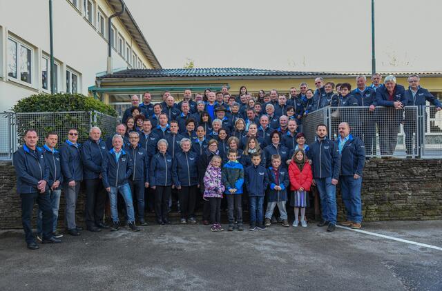 Gruppenbild des Oldtimerclubs Ettendorf | Foto: Privat