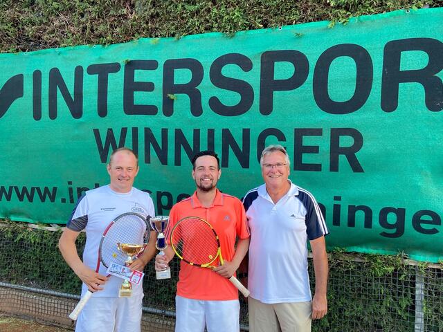 Finalist Thomas Aichinger mit Stadtmeister Gabriel Köhsler und TL | Foto: TC Ulmerfeld/Hausmening