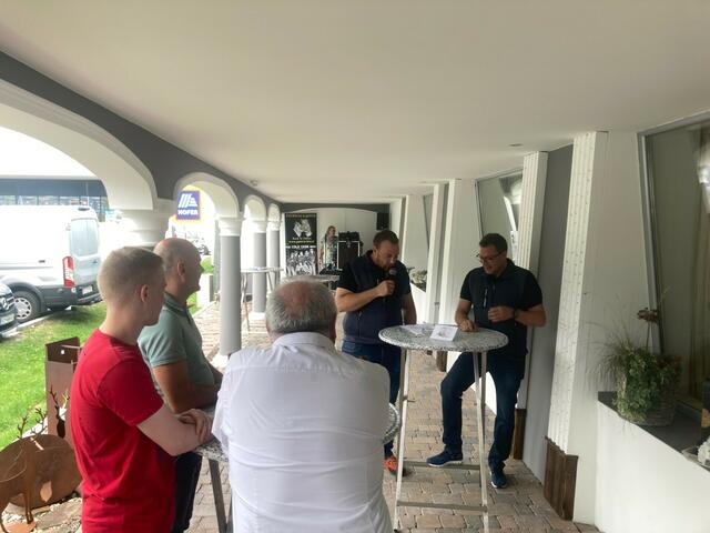 Die "Chefleute" Stefan und Mathias bei der Ansprache | Foto: Firma König