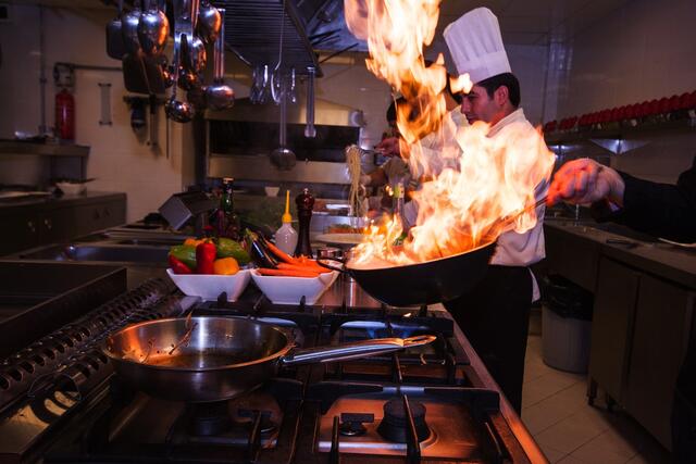 Dort, wo erhitzt und gekühlt werden muss, wird auch viel Energie verbraucht: Die heimische Gastronomie sorgt sich. | Foto: Engin Akyurt/Pixabay