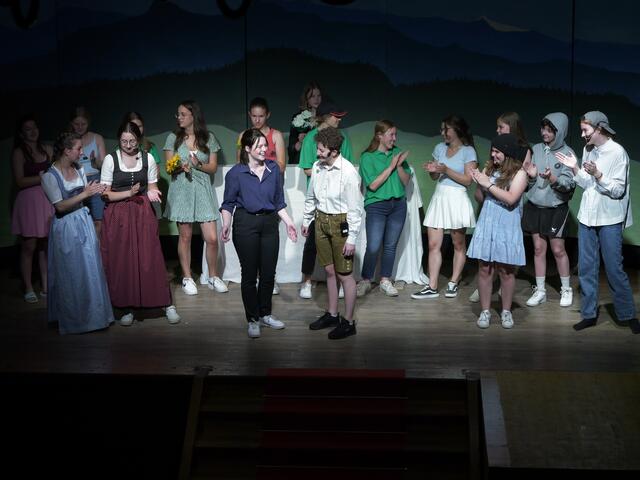 Die Musical-Gruppe des MultiAugustinum in St. Margarethen begeisterte mit einem Musical, das die Rivalität unter Vereinen thematisiert – und natürlich die Liebe.  | Foto: multiaugustinum