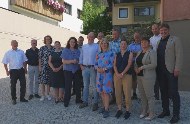 LHStvin Felipe mit den Mitgliedern des Tiroler Nationalpark-Kuratoriums. | Foto: © Babic