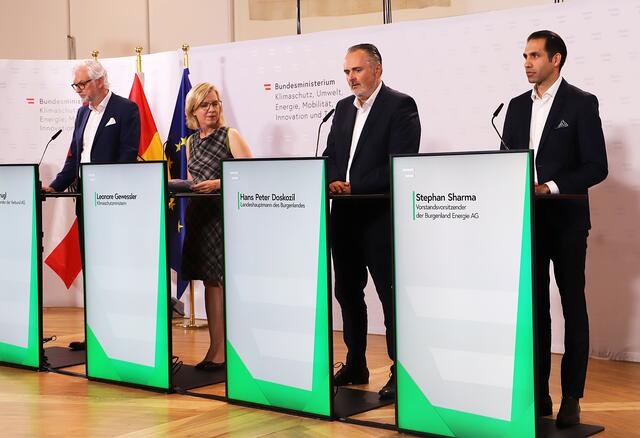 Präsentation der Elektrolyseanlage im Burgenland: Vorstandsvorsitzender Michael Strugl (Verbund AG), Bundesministerin Leonore Gewessler, LH Hans Peter Doskozil und Burgenland Energie-Vorstandsvorsitzender Stephan Sharma | Foto: LMS