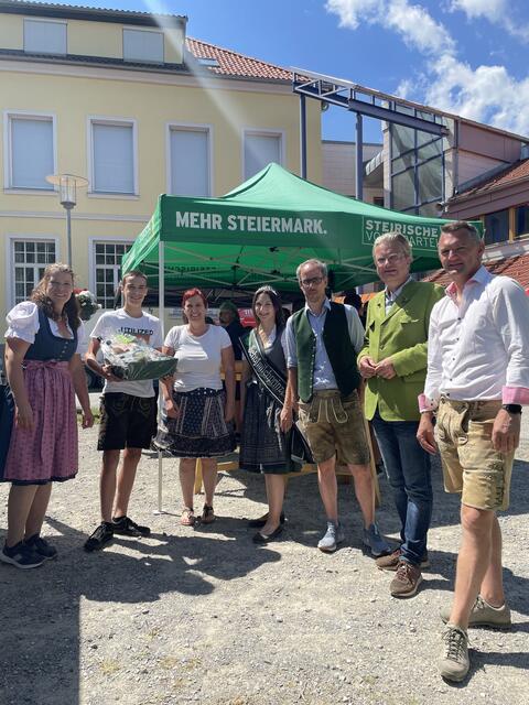 Beim 1. Dorfkirtag waren neben der Schafmilchprinzessin Juli I. auch Landeshauptmann Christopher Drexler und LAbg. Andreas Kinsky beim Fest dabei. | Foto: Bauerbund Gutenberg-Stenzengreith