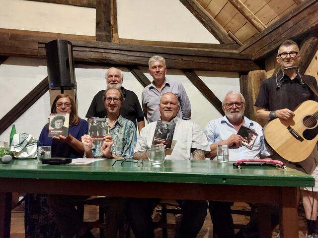 V. l.: Brigitte Leimstättner, Martin Pieber, Fritz Radlspäck, Lucky Zwickl
stehend Peppo Haubenwallner, Herbert Brettl, Erst Haszonits/Hasso | Foto: Herbert Brettl