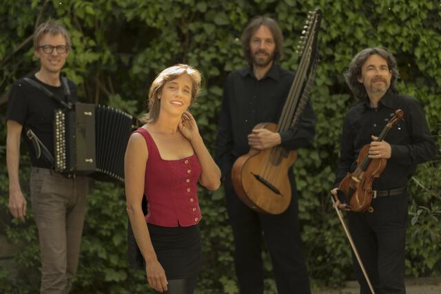 "Open Air im Hof des Museums20": Alte und neue Wiener Lieder warten am Donnerstag beim Konzert von Agnes Palmisano in der Dresdner Straße. | Foto: Stephan Mussil