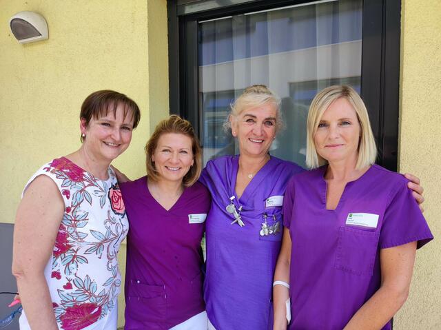 Pflegedienstleiterin Sabine Kügerl, Bereichsleiterin Haus der Zufriedenheit Bernadette Claßen-Houben, Bereichsleiterin Haus der Begleitung, Haus der Begegnung und Haus der Geborgenheit Sakiba Kahriman, Bereichsleiterin Haus mit Herz Ulli Heindl, v.l.n.r.