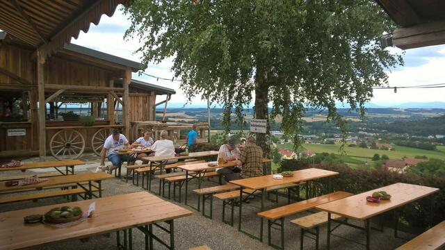 Der Mostheuriger Am Hochfeld in Bad Schallerbach überzeugt mit hausgemachten Speisen. | Foto: Sittenthaler, Am Hochfeld