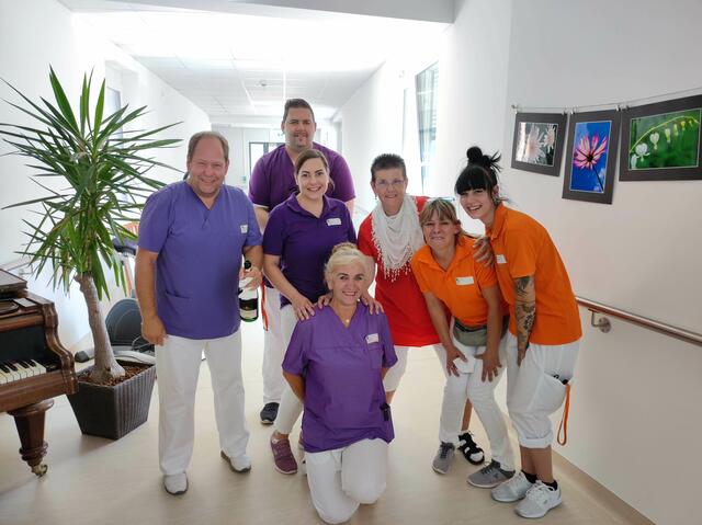 Sakiba Kahriman (Mitte) und ihr Team, Andreas, Florian, Natalia, Gabi, Doris, Sabrina v.l.n.r.