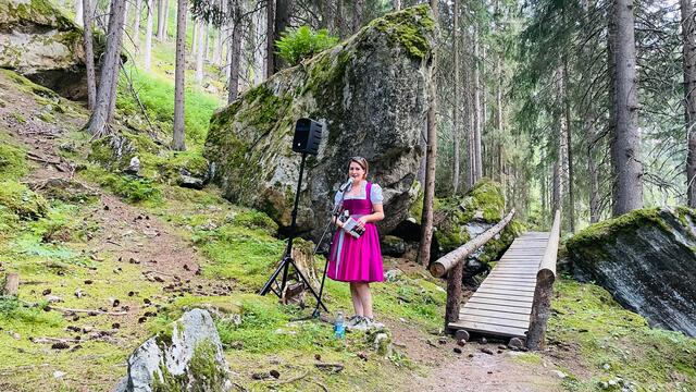 Kultur im Dorf und die Bücherei Ischgl luden zur Krimiwanderung mit Katharina Eigner. | Foto: Bücherei Ischgl