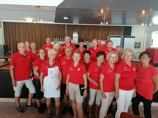 Die Pensionistengruppe rund um OG Vors. Melitta Müller (3. von rechts) genossen die gemeinsame Grillerei sichtlich. | Foto: Privat