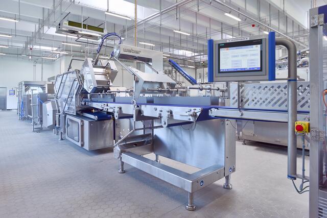 Die TirolPack bietet moderne Betriebsanlagen in Schlitters im Zillertal. | Foto: Tirol Pack GmbH