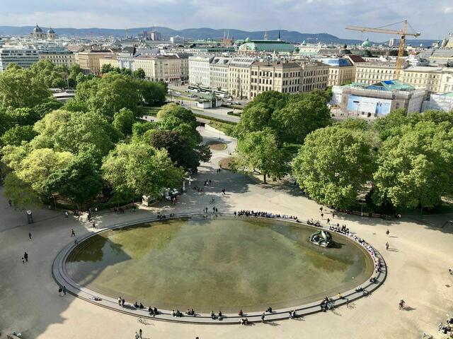 Umfrage der Woche Wiener wollen nicht unbedingt im KarlsplatzBrunnen