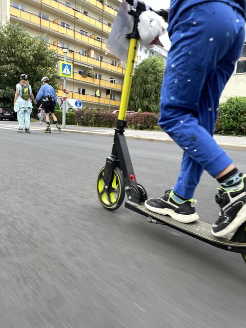 Auch mit dem Roller gings flott voran, nur das Sandmännchen musste warten. | Foto: Michael Steger