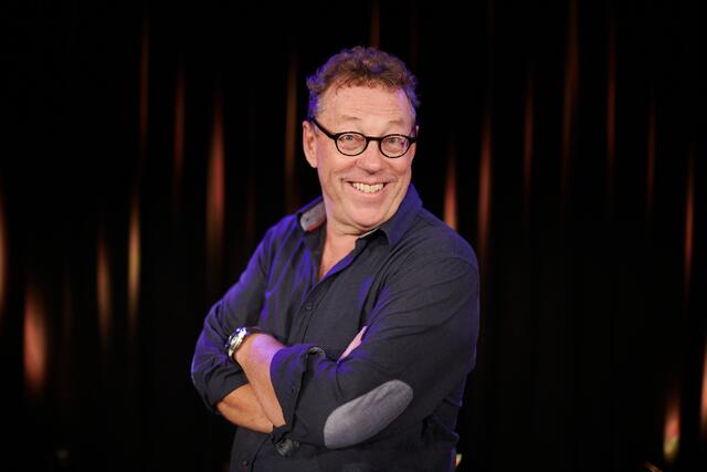 Herbert Steinböck spielt aus seinem Programm, „Das Beste vom Besten“.  | Foto: ServusTV Hoermandinger