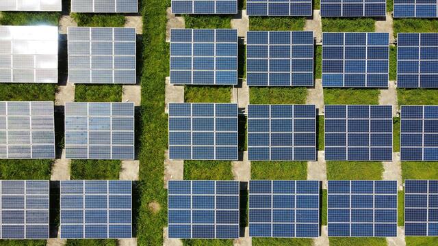 Wer in Wien schon länger mit dem Gedanken gespielt hat, auf erneuerbare Energieformen umzustellen, der ist im neuen Kompetenzzentrum in der Urban Innovation Vienna (UIV) bestens aufgehoben. | Foto: Anders J / Unsplash