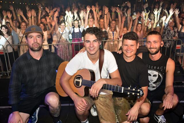 Zeltnächte Pabneukirchen. Chris Steger mit seiner Band.  | Foto: Zinterhof