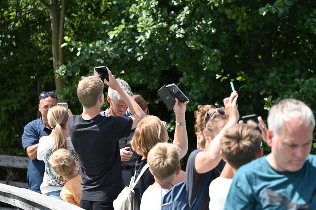 Zahlreiche Menschen verfolgten den Einsatz.
