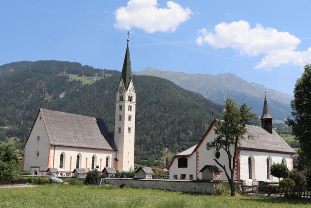 Die Pfarrkirche ist Sitz des Dekanates Prutz. | Foto: Othmar Kolp