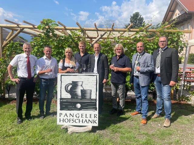 Der "Pangeler Hofschank" wurde am Sonntag im Beisein von viel Prominenz eröffnet. | Foto: Perktold