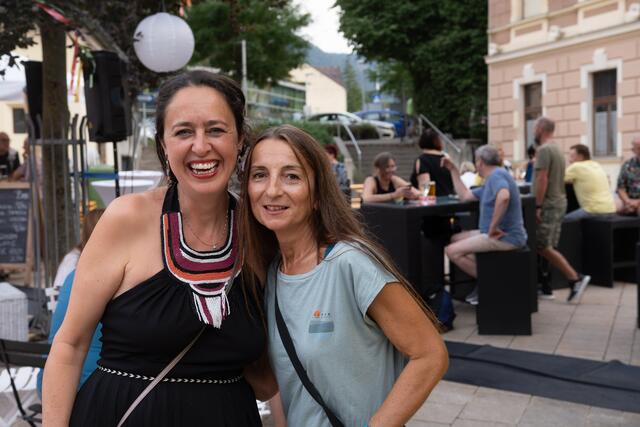 Annabella Priester und Jutta Putz in Feierlaune.