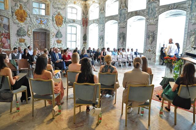 In festlicher Atmosphäre und mit großem Applaus wurden kürzlich bei der akademischen Feier an der KPH Edith Stein am Hochschulstandort Stams an 37 Absolventinnen und Absolventen die Urkunden für das abgeschlossene Lehramt Primarstufe überreicht.  | Foto: dikb
