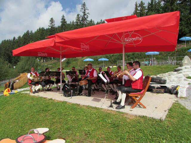 Die Kappler Dorfmusikanten spielten einen zünftigen Frühschoppen. 