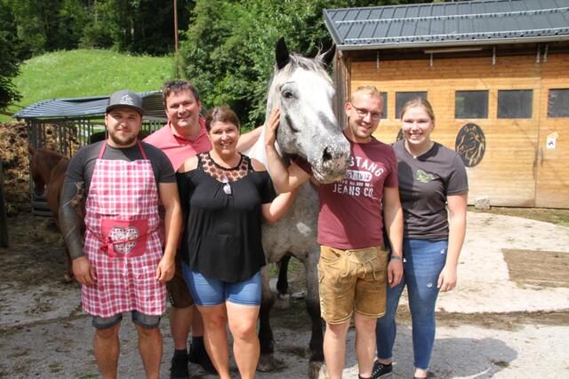 Familie Auer mit Pferd "Harry" lud zum Hoffest in Faistenau.