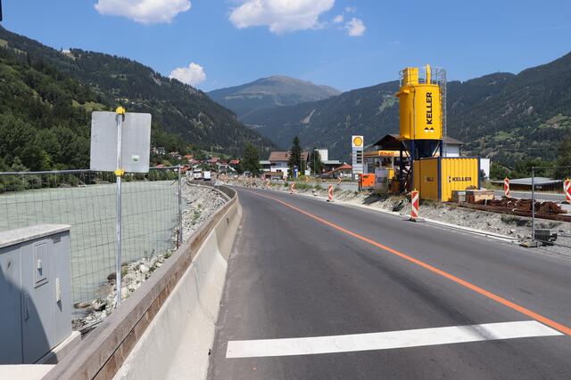 Reschenstraße: Der Verkehr Richtung Landeck bzw. Reschenpass rollt derzeit auf einer Ersatzstraße. | Foto: Ohtmar Kolp