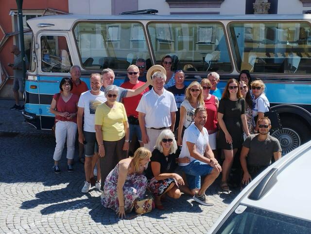 Ein ganz entspannter Roadtrip mit dem Oldtimerbus aus dem Jahr 1965 | Foto: Stadtpfarre Fürstenfeld
