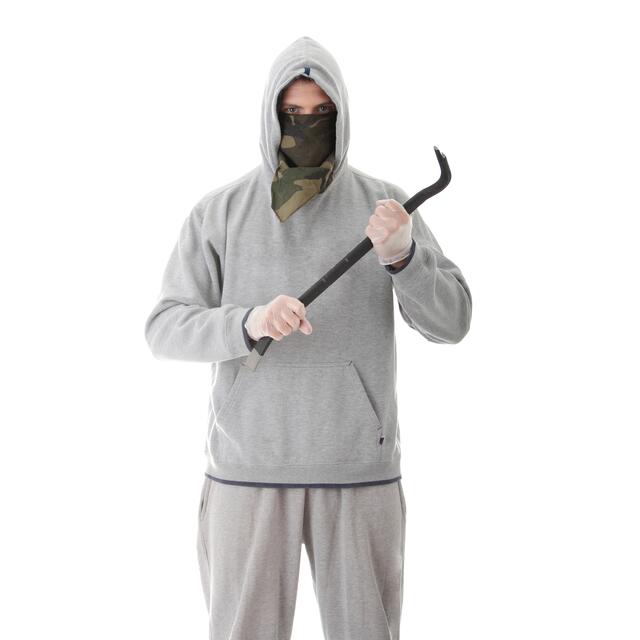 Ein Gast bedrohte zwei Mitarbeiterinnen mit der Eisenstange, als diese ihm kein „Gratis-Eis“ geben wollten.  | Foto: 727246/PantherMedia