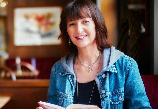 Im Künstlerdorf zu Gast sind Elke Steiner (Bild) und Erika Wimmer-Mazohl. | Foto: Steiner