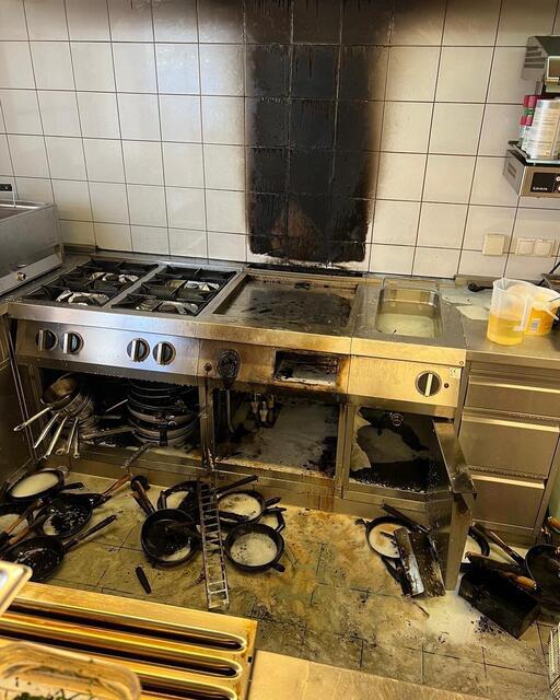 Beim Brand vergangenen Woche wurde einiges in der Küche zerstört.  | Foto: Romediwirt