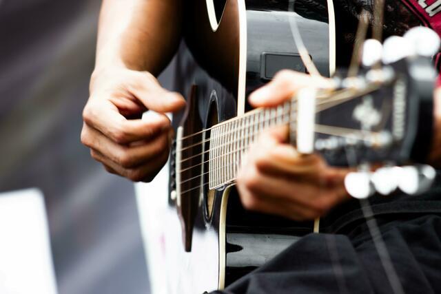 Klassischem Rock, Blues und Jazz wartet am 4. August im Bezirksmuseum Brigittenau. Denn dann spielt das Trio "WinterNovaWhite" auf. Eintritt frei!



Das kostenlose Konzert beginnt um 17 Uhr.  Das Trio besteht aus Ulli Winter (Gitarre), Herbert Novacek (Bass) und Andy White (Schlagzeug). Zudem können sich die Besucher auf Gerhard Parisi als Ehrengast freuen.
 | Foto: Nasik Lababan/ Unsplash
